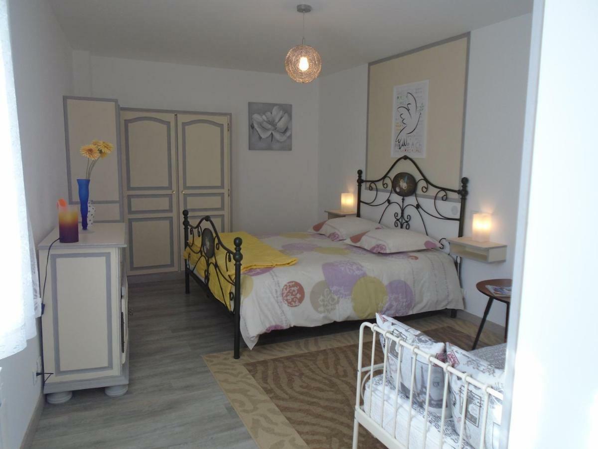 Вилла La Colombe Formigny Экстерьер фото